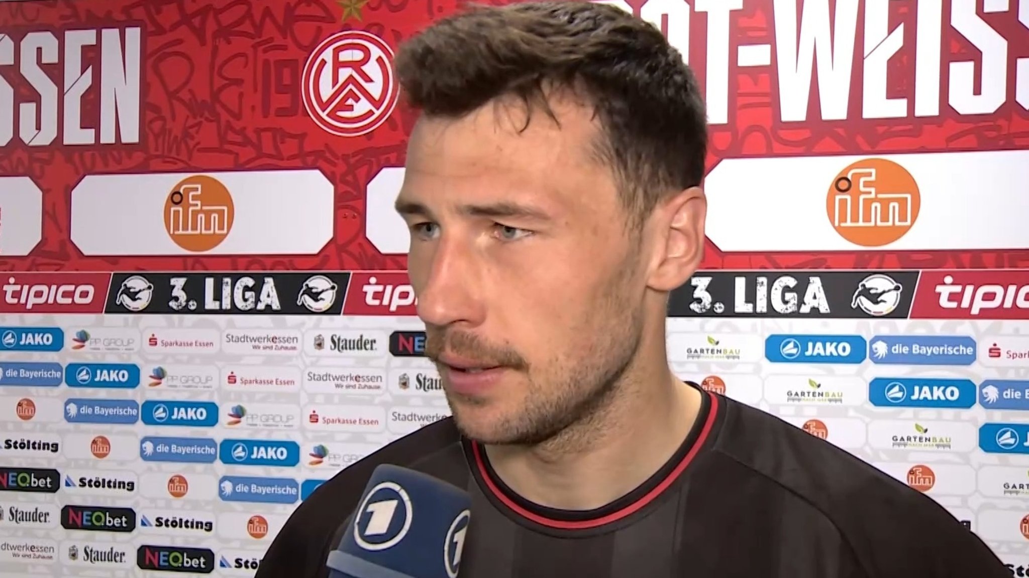 Lukas Fröde am Sportschau-Mikrofon