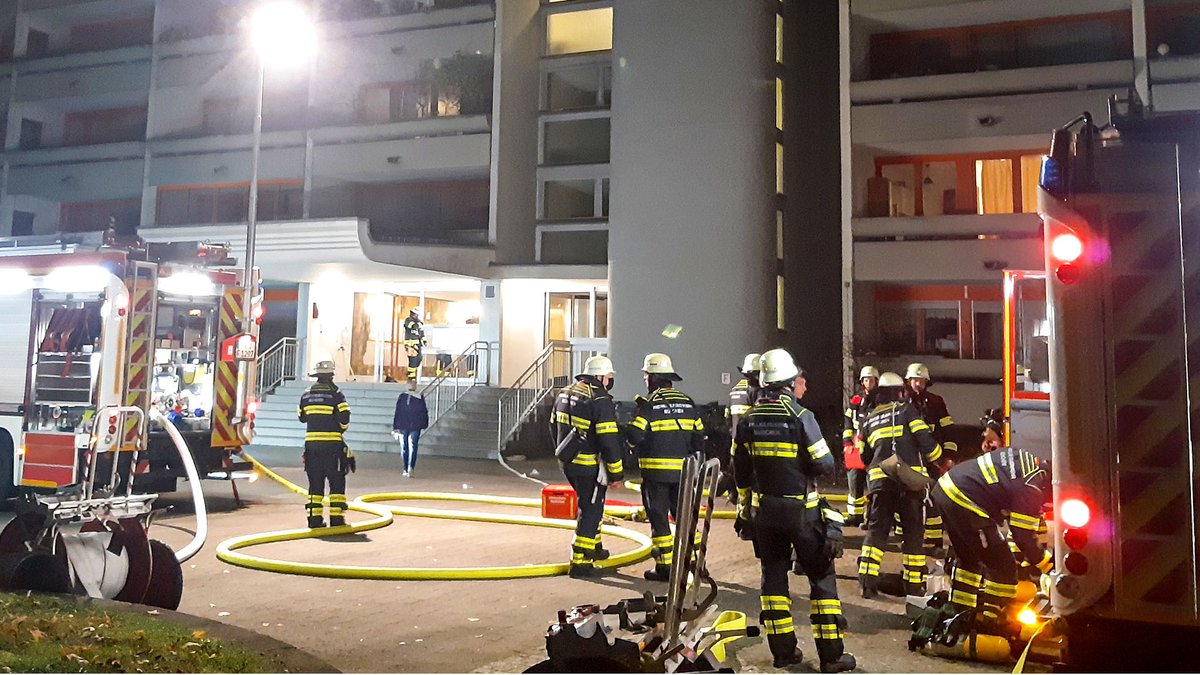 Feuerwehr im Einsatz beim Doppelbrand in München-Laim