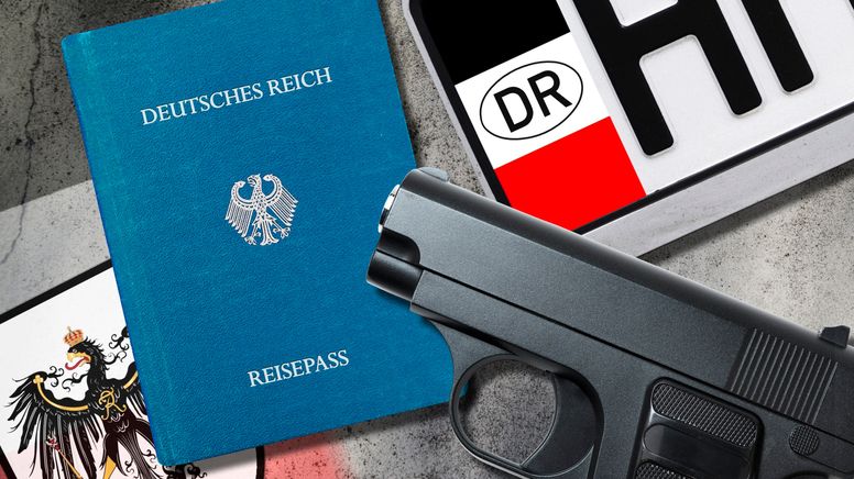 Reichsbuerger-Pass, Nummernschild und Waffe (Symbolfoto) | Bild:picture alliance / Bildagentur-online/Ohde | Bildagentur-online/Ohde