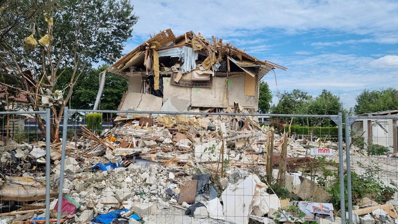 Überreste des explodierten Hauses. | Bild: BR / Christian Hammer Überreste des explodierten Hauses.