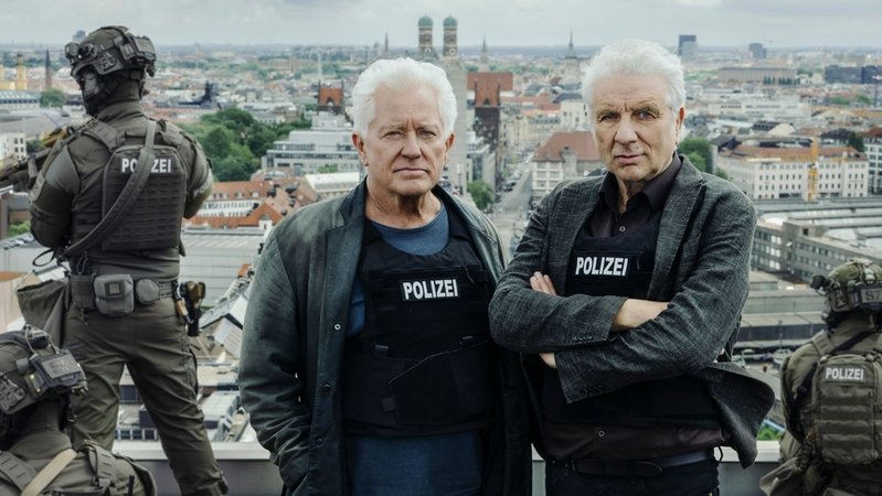 Von links: Miroslav Nemec (Rolle: Kriminalhauptkommissar Ivo Batic) und Udo Wachtveitl (Rolle: Kriminalhauptkommissar Franz Leitmayr). | Bild: dpa-Bildfunk/ARD Mediathek Von links: Miroslav Nemec (Rolle: Kriminalhauptkommissar Ivo Batic) und Udo Wachtveitl (Rolle: Kriminalhauptkommissar Franz Leitmayr).