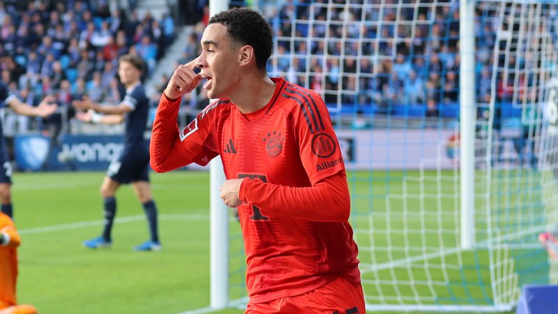 Jamal Musiala dreht nach seinem Kopfballtreffer zum 2:0 jubelnd ab. | Bild: picture-alliance / dpa Jamal Musiala dreht nach seinem Kopfballtreffer zum 2:0 jubelnd ab.