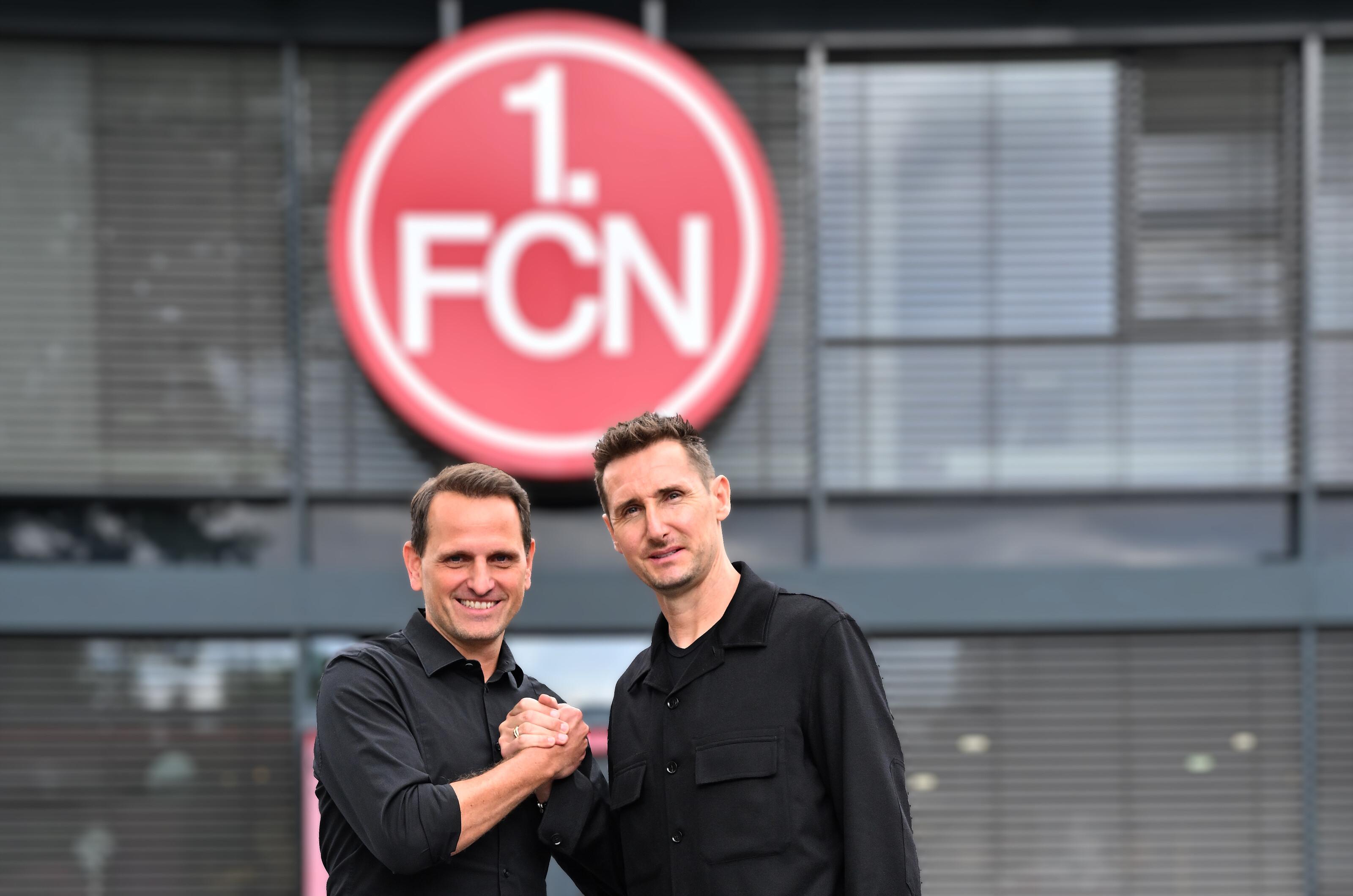 Sportvorstand Joti Chatzialexiou und Trainer Miroslav Klose