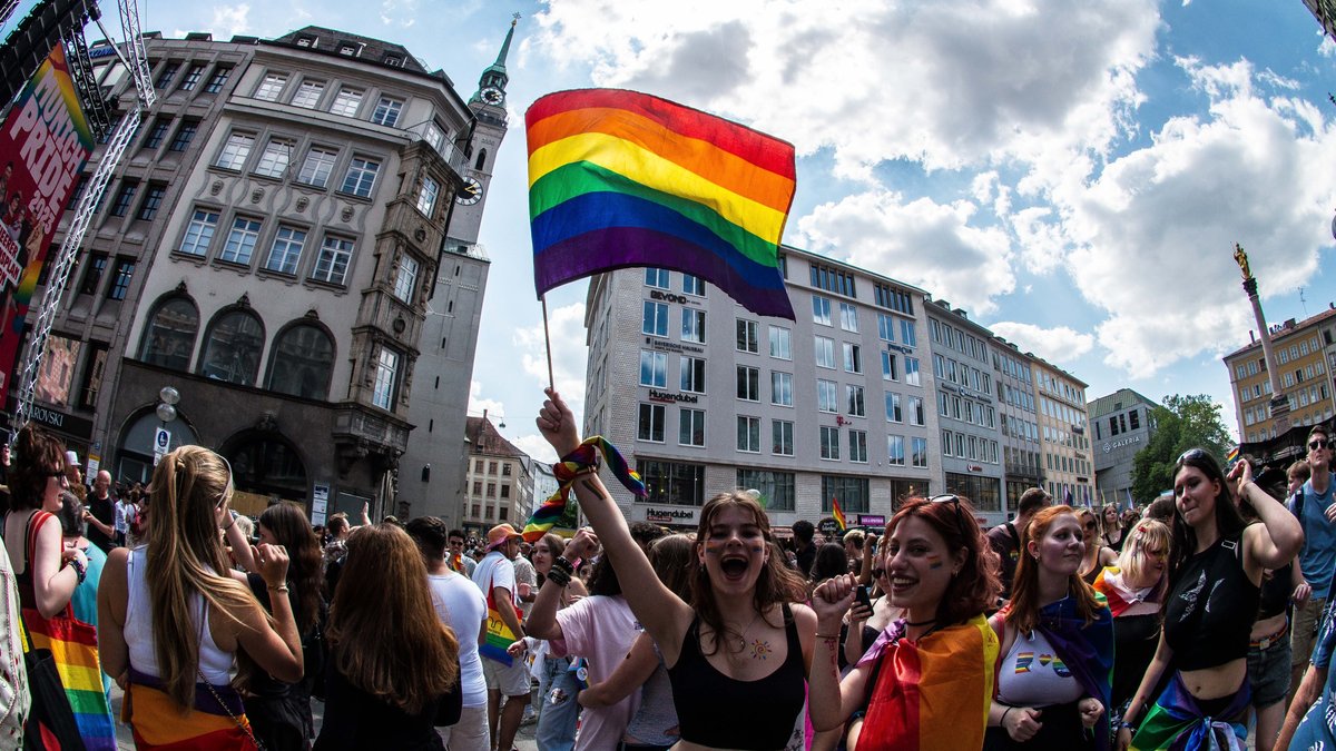 Feiern für Vielfalt: Am 24. Juni 2023 kamen rund 460.000 Menschen zum jährlichen Christopher Street Day in der Münchner Innenstadt.