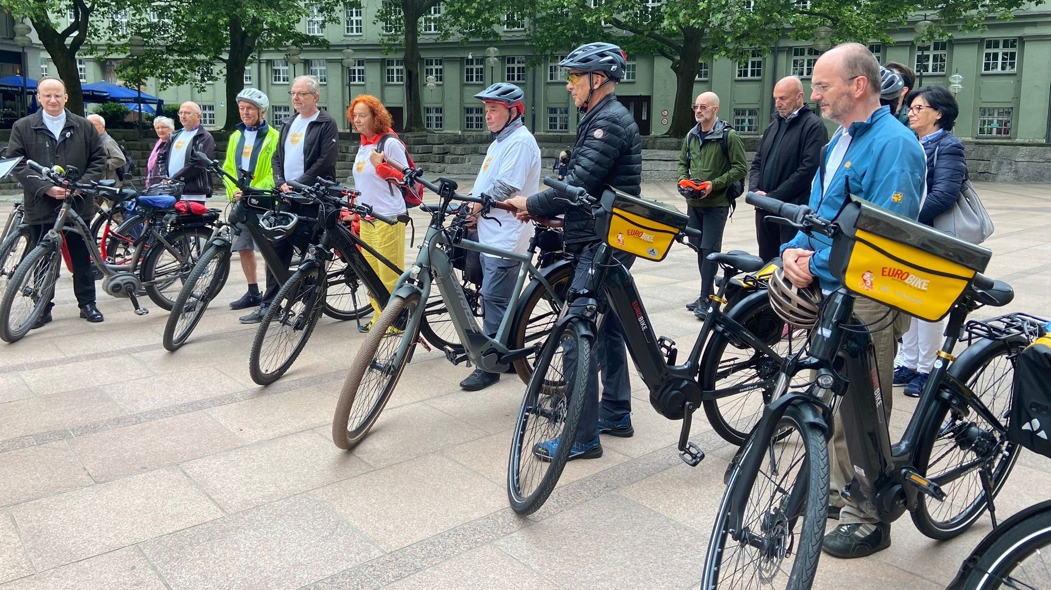 Am Sonntag begann die Radtour von zehn Missbrauchsbetroffenen aus dem Erzbistum München und Freising durch die Gemeinden, die zu Tatorten für sie wurden.