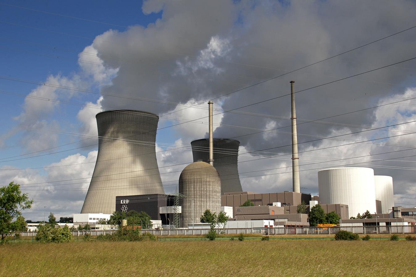 Утечка в германии. АЭС Изар. АЭС «Изар 2». Атомная станция в Германии Винден. Ядерная Энергетика Германии атомные электростанции Германии.