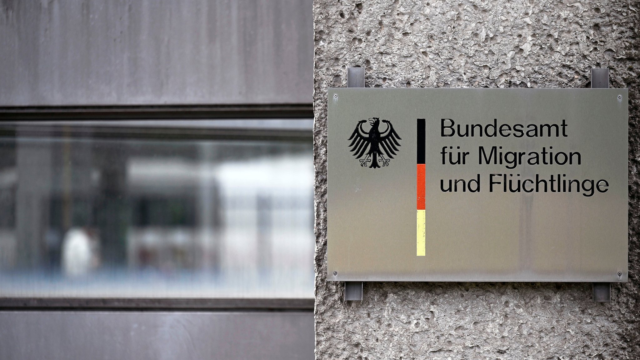 Das Bundesamt für Migration und Flüchtlinge (BAMF) ist verantwortlich für die Durchführung von Asylverfahren und den Flüchtlingsschutz. 