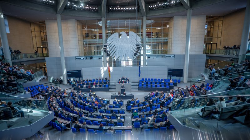 Bundeskanzler Olaf Scholz (SPD), spricht bei einer Regierungserklärung zum EU-Gipfel im Bundestag. | Bild: picture alliance/dpa | Michael Kappeler Bundeskanzler Olaf Scholz (SPD), spricht bei einer Regierungserklärung zum EU-Gipfel im Bundestag.