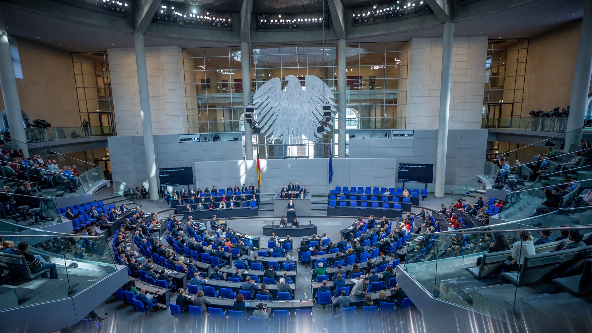 Bundeskanzler Olaf Scholz (SPD), spricht bei einer Regierungserklärung zum EU-Gipfel im Bundestag.