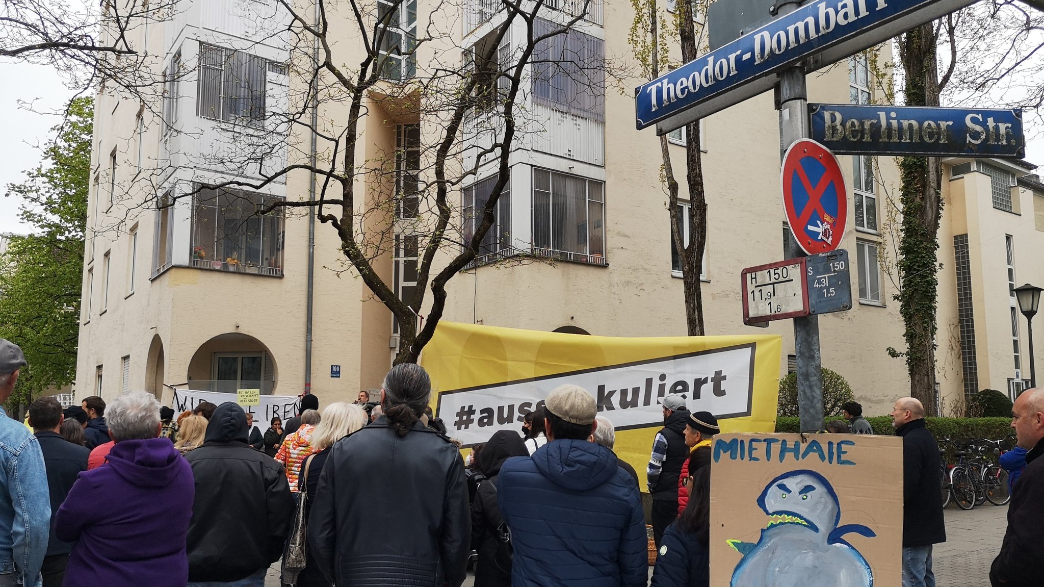 Protestkundgebung in der Schwabinger Berliner Straße.