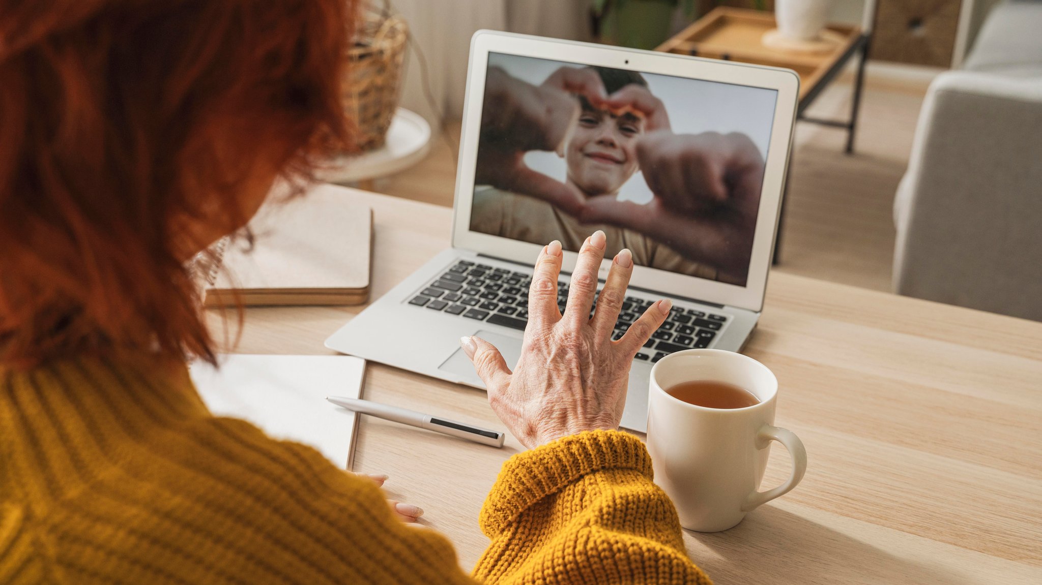 Oma hat jetzt ein Smartphone: So geht Digitalisierung für alle