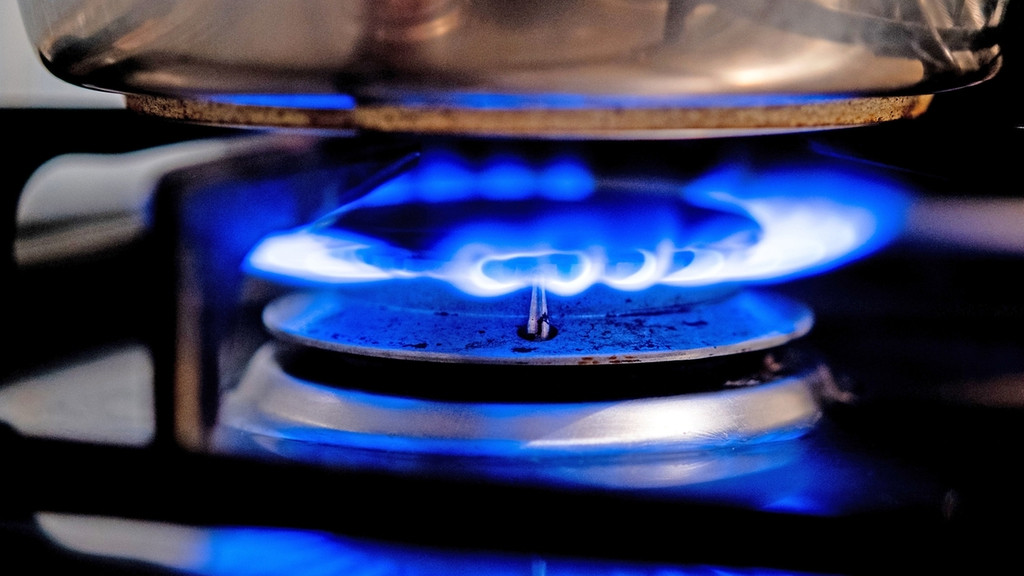 Die Energiepreise steigen und ab Herbst kommt noch die Gasumlage dazu. BR24live beantwortet Fragen. | Bild: pa/dpa/Hauke-Christian Dittrich Die Energiepreise steigen und ab Herbst kommt noch die Gasumlage dazu. BR24live beantwortet Fragen.