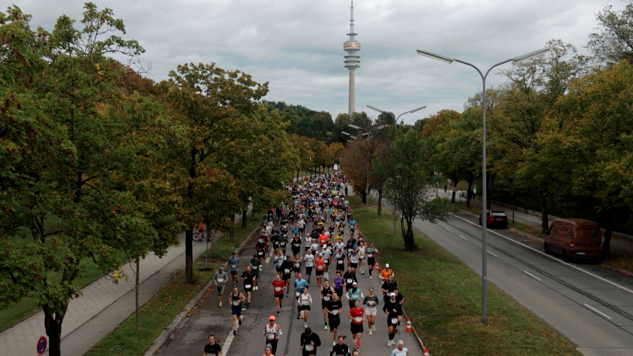 Laufen ist in, Marathon ein Hype. Beim diesjährigen München Marathon hatte es schon vor dem Start einen Rekord gegeben. 40.000 Läufer und Läuferinnen aus aller Welt waren es insgesamt - so viele wie noch nie.