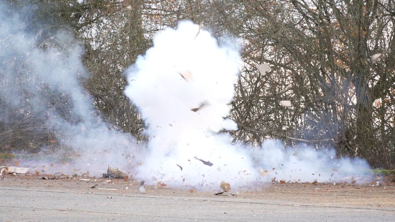 Gezündete Böller (Symbolbild) | Bild: BR/ Rudolf Heinz Gezündete Böller (Symbolbild)