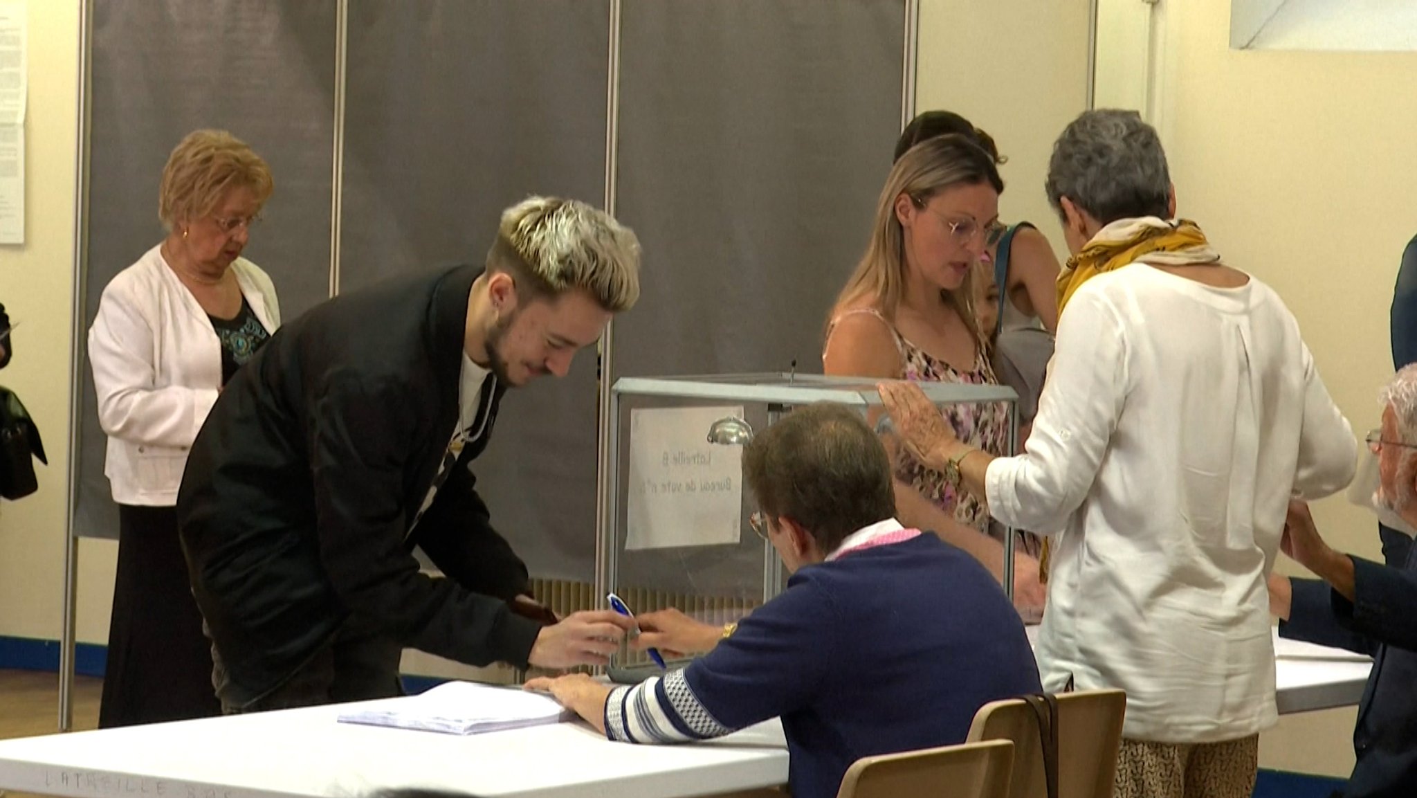 In Frankreich läuft die entscheidende, zweite Runde der Parlamentswahl.