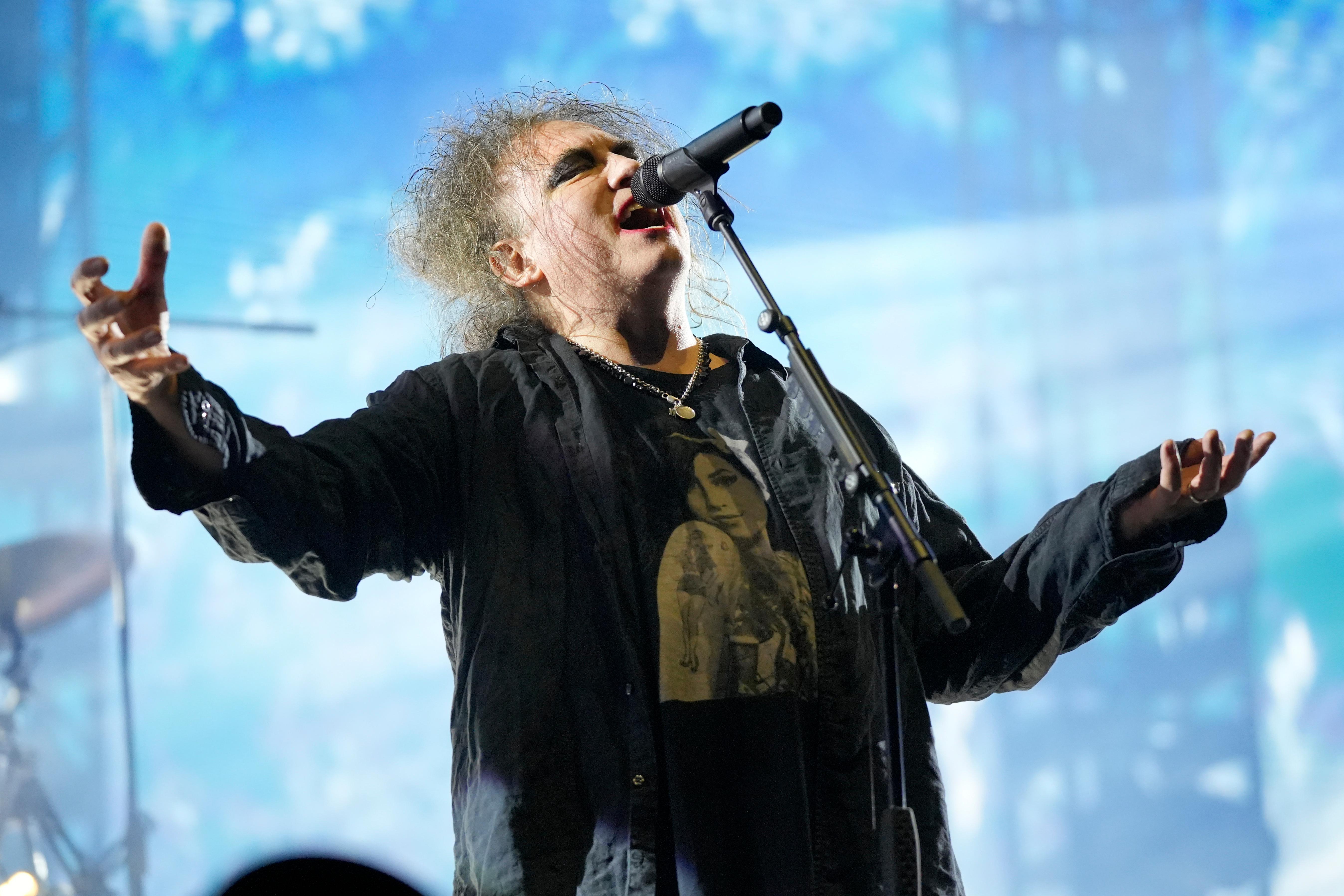 Bestechender Pop-Appeal: The Cure-Sänger Robert Smith bei einem Auftritt in Chicago am 17.09.2023