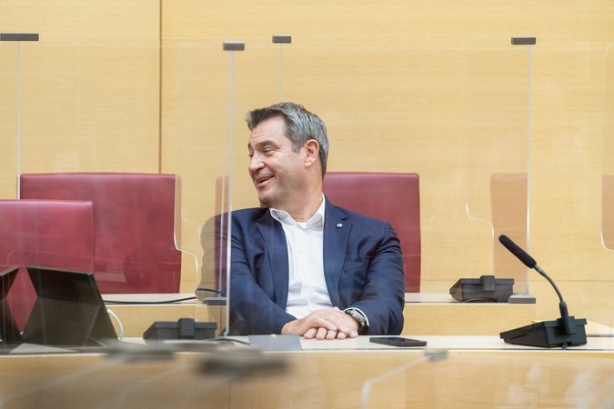 07.07.2021, Bayern, München: Markus Söder (CSU), Parteivorsitzender und Ministerpräsident von Bayern, sitzt bei einer Sitzung der CSU-Fraktion im Bayerischen Landtag auf seinem Platz im Plenarsaal. Foto: Matthias Balk/dpa +++ dpa-Bildfunk +++