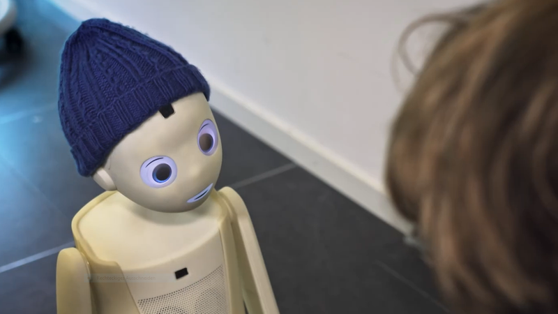Navel ist ein kleiner Roboter, der auch Gefühle erkennen können und Gespräche führen soll.