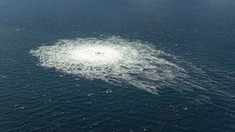 Explosion an der Nord-Stream-Gasleitung im September 2022 | Bild: picture alliance / ASSOCIATED PRESS | Uncredited Explosion an der Nord-Stream-Gasleitung im September 2022