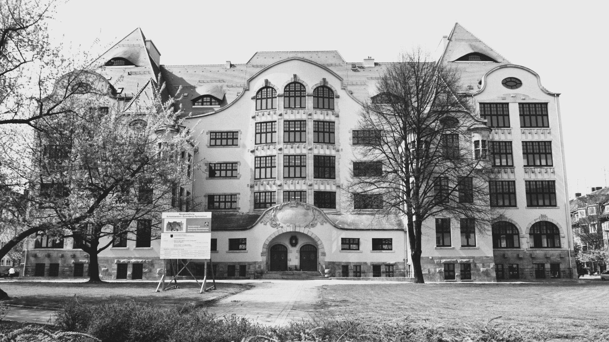 (Archivbild) Das Erfurter Gutenberg Gymnasium, aufgenommen 2003. | Bild: picture-alliance / dpa | Martin Schutt (Archivbild) Das Erfurter Gutenberg Gymnasium, aufgenommen 2003.