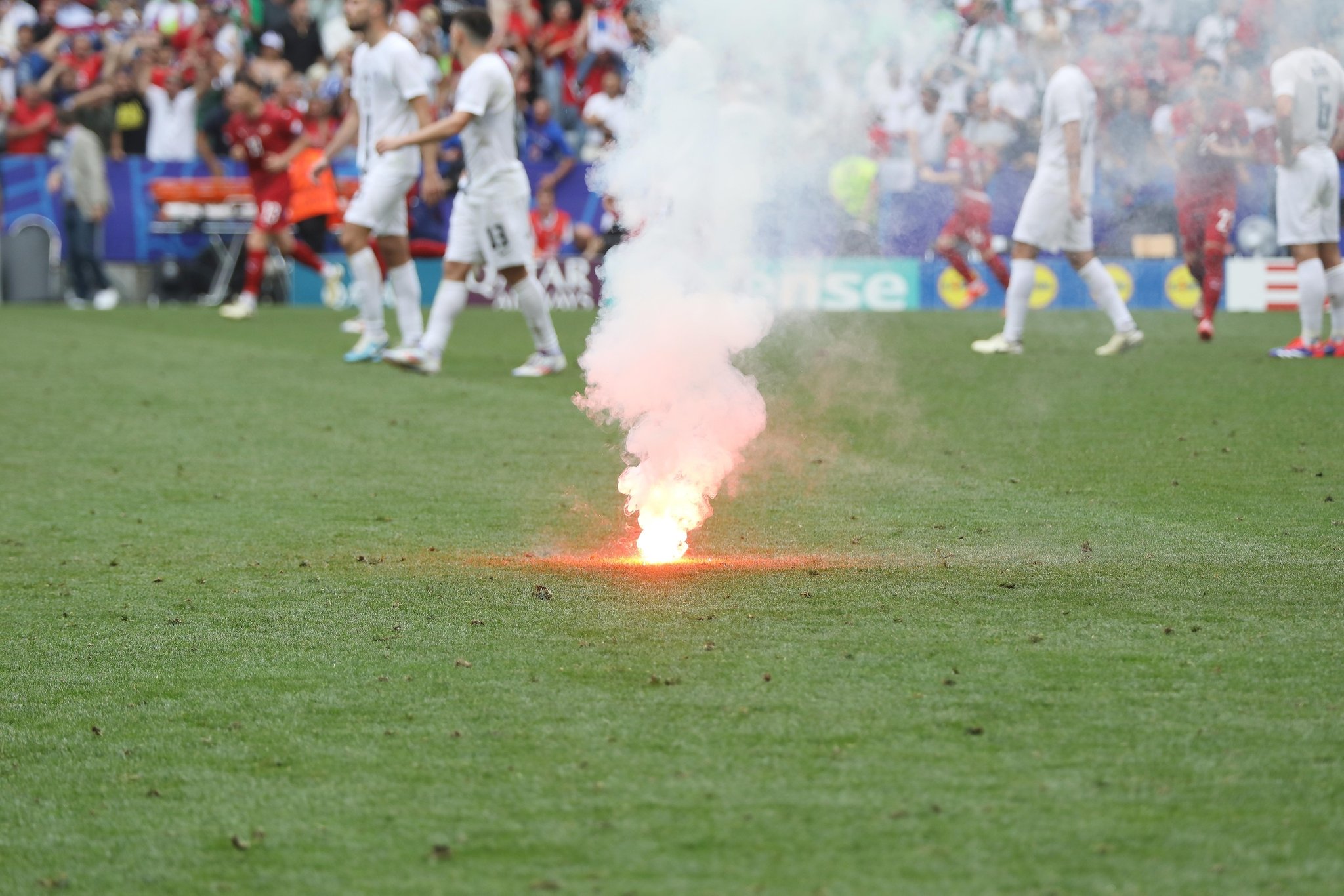 BR24live: Sicherheitsgipfel - Gewalt und Pyrotechnik im Fußball