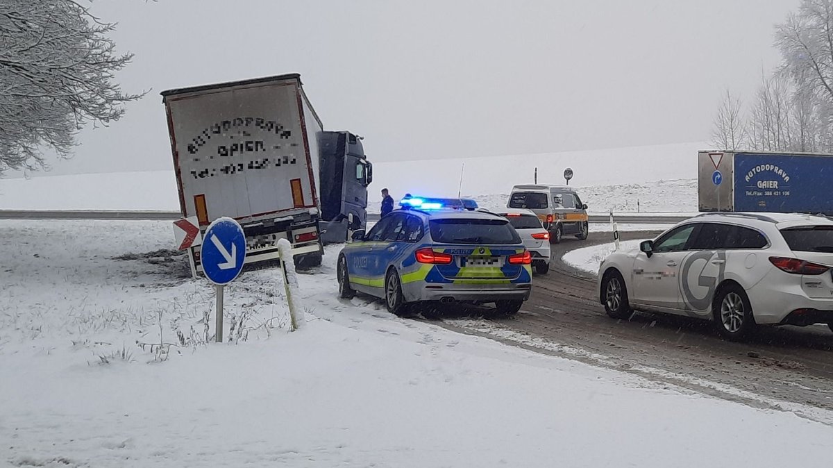 Schneefall in Niederbayern: Polizei meldet einige Unfälle