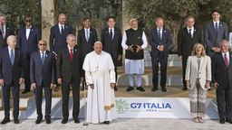 Heute endet der G7-Gipfel in Italien. Zahlreiche Gäste waren in den vergangenen Tagen dazu eingeladen, z.B. Papst Franziskus. | Bild:picture alliance / Kyodo | -