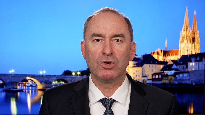 Wirtschaftsminister Aiwanger nimmt Stellung zu den von der Staatsregierung gekippten Klimazielen. | Bild: Bayerischer Rundfunk 2025 Wirtschaftsminister Aiwanger nimmt Stellung zu den von der Staatsregierung gekippten Klimazielen.