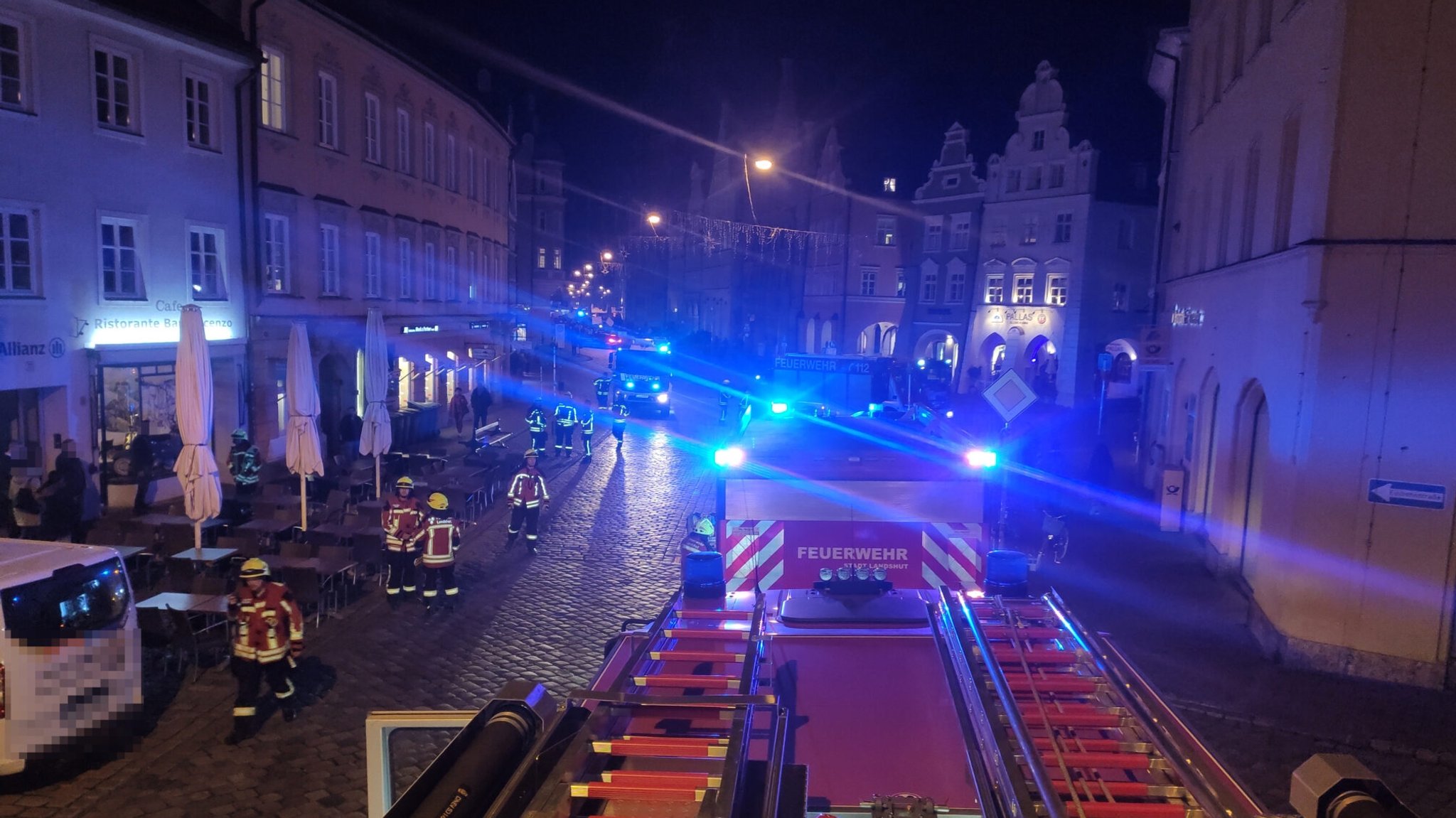 Die Feuerwehr vor Ort im Einsatz