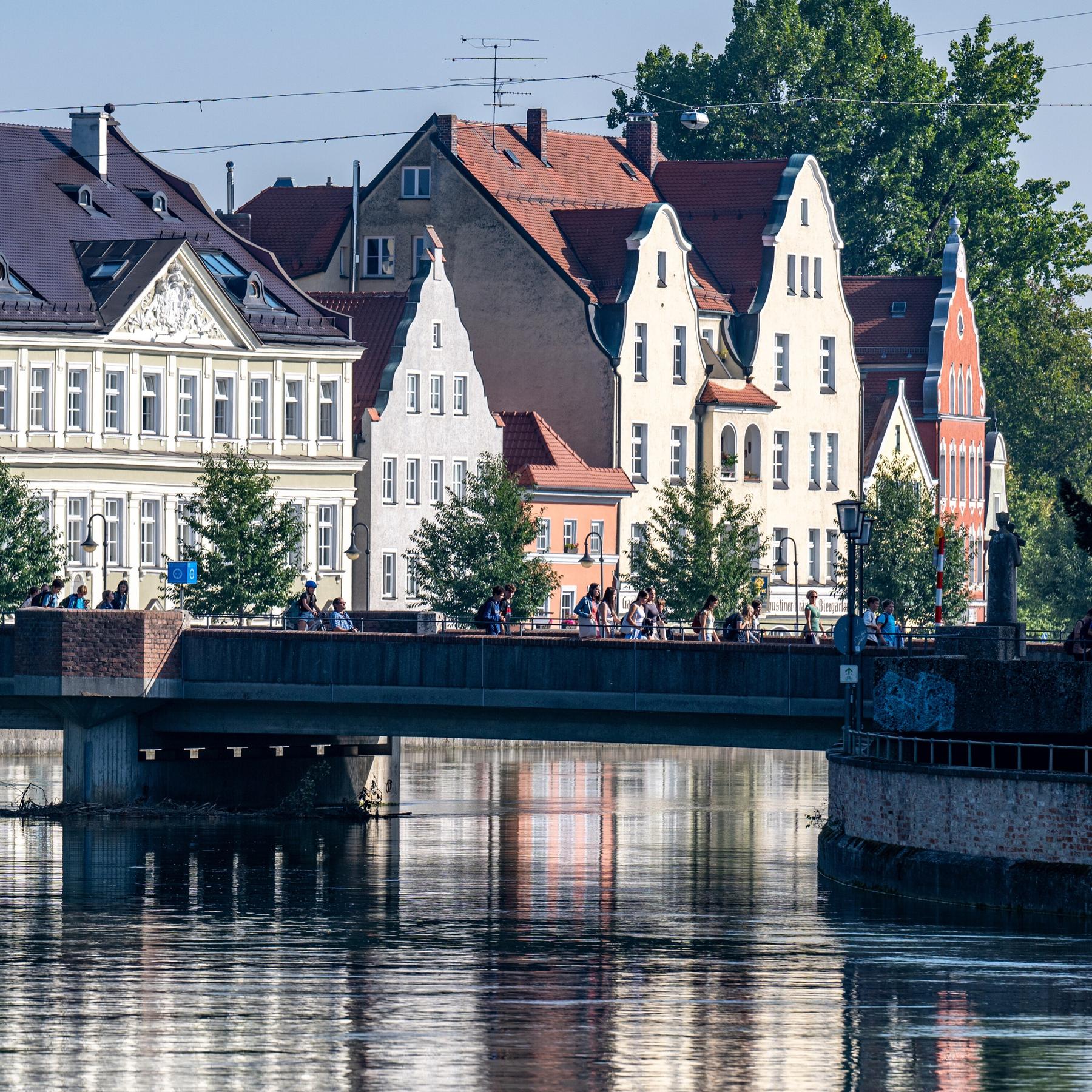 Der Fluss als Museum: „Kunst an der Isar“ in Landshut