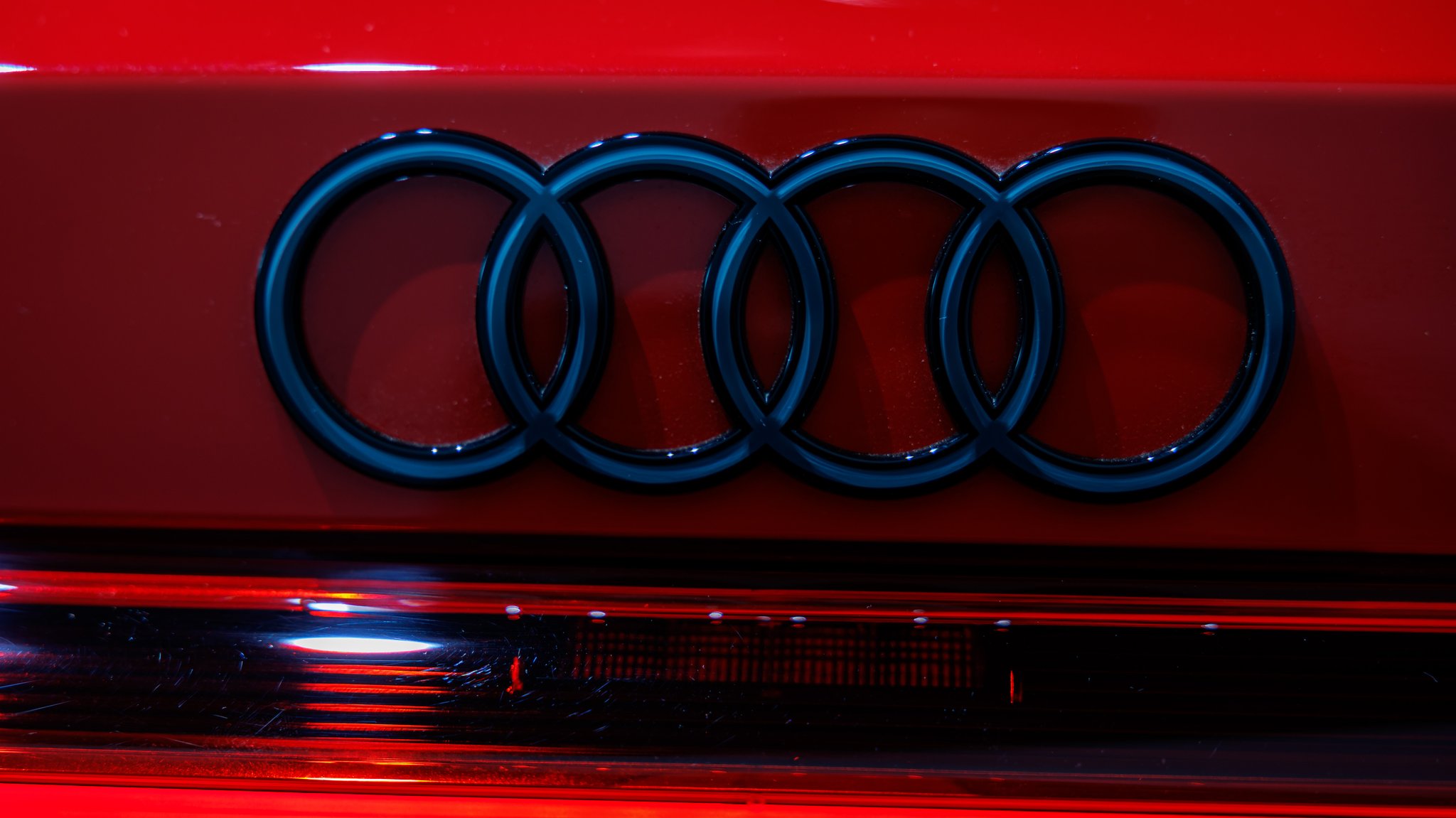 Audi-Logo am Wagen