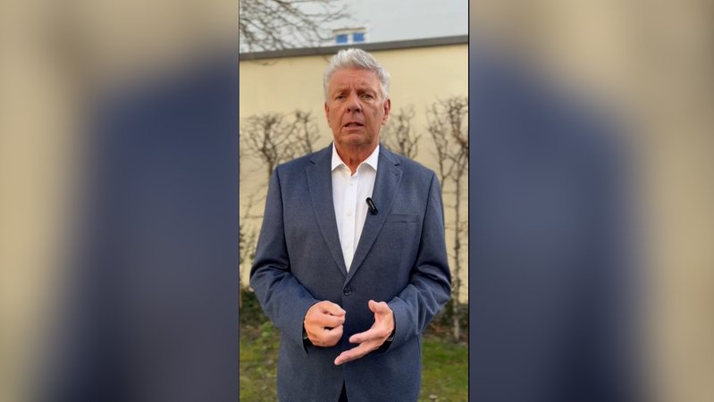 Unter anderem wegen vom Stadtrat nicht genehmigten Zahlungen für einen Posten beim FC Bayern steht der Münchner Oberbürgermeister Dieter Reiter unter Druck. Hierfür bat der SPD-Politiker nun um Entschuldigung. | Bild: BR Unter anderem wegen vom Stadtrat nicht genehmigten Zahlungen für einen Posten beim FC Bayern steht der Münchner Oberbürgermeister Dieter Reiter unter Druck. Hierfür bat der SPD-Politiker nun um Entschuldigung.