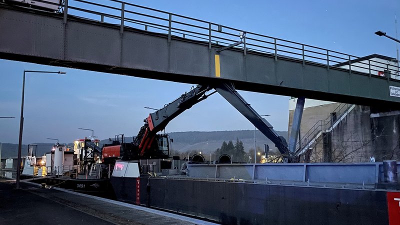 Der beschädigte Schleusensteg bei Himmelstadt. | Bild: BR / Sylvia Schubart-Arand Der beschädigte Schleusensteg bei Himmelstadt.