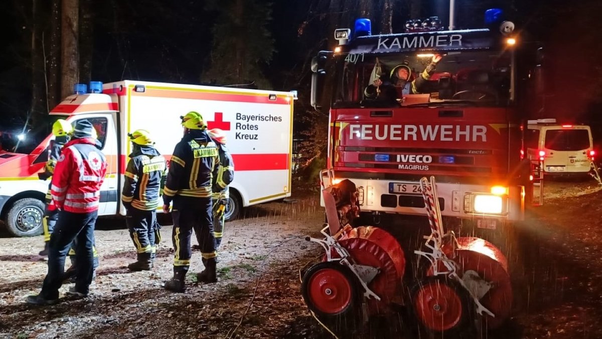 Feuerwehr und Rotes Kreuz unterstützten die Vermisstensuche, die letzten Endes Erfolg hatte.
