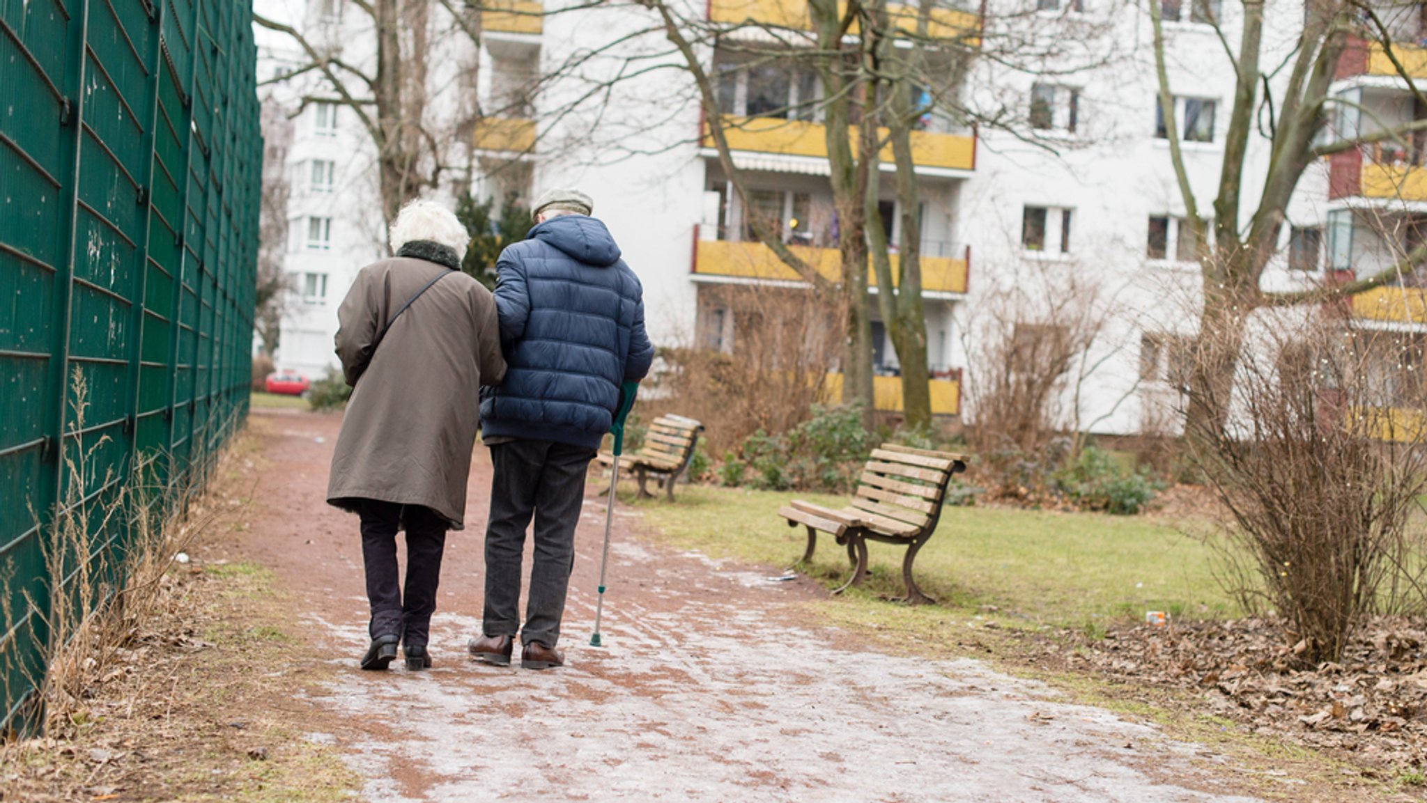 Rentner in einem Park (Symbolbild)