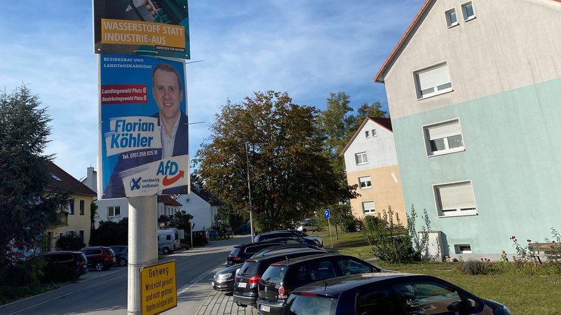 Ein Wahlplakat des AfD-Kandidaten Florian Köhler hängt in Bamberg.