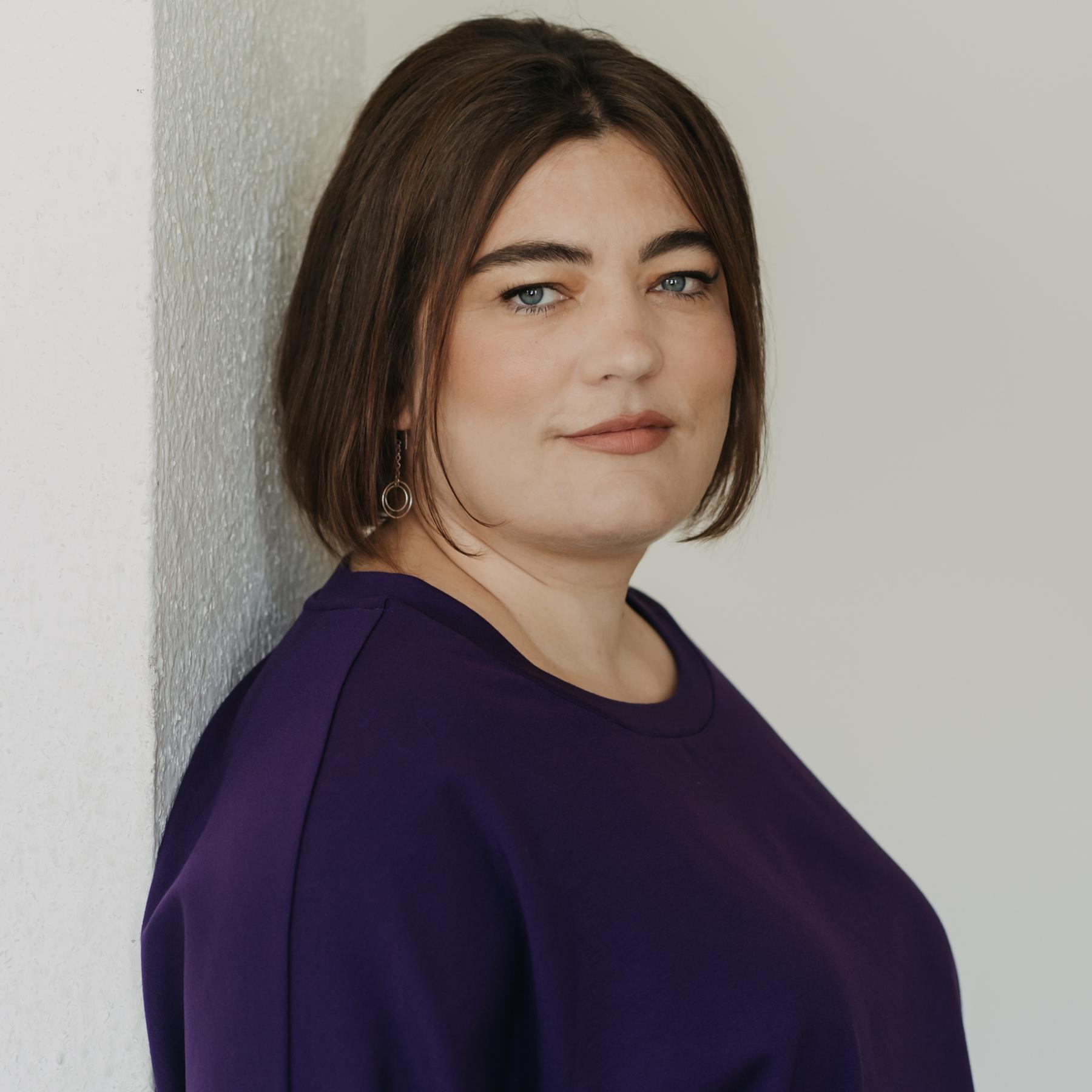 Alena Schröder, Schiftstellerin: "Eine Familiengeschichte in drei Romanen" Alena Schröder, Schiftstellerin: "Eine Familiengeschichte in drei Romanen"