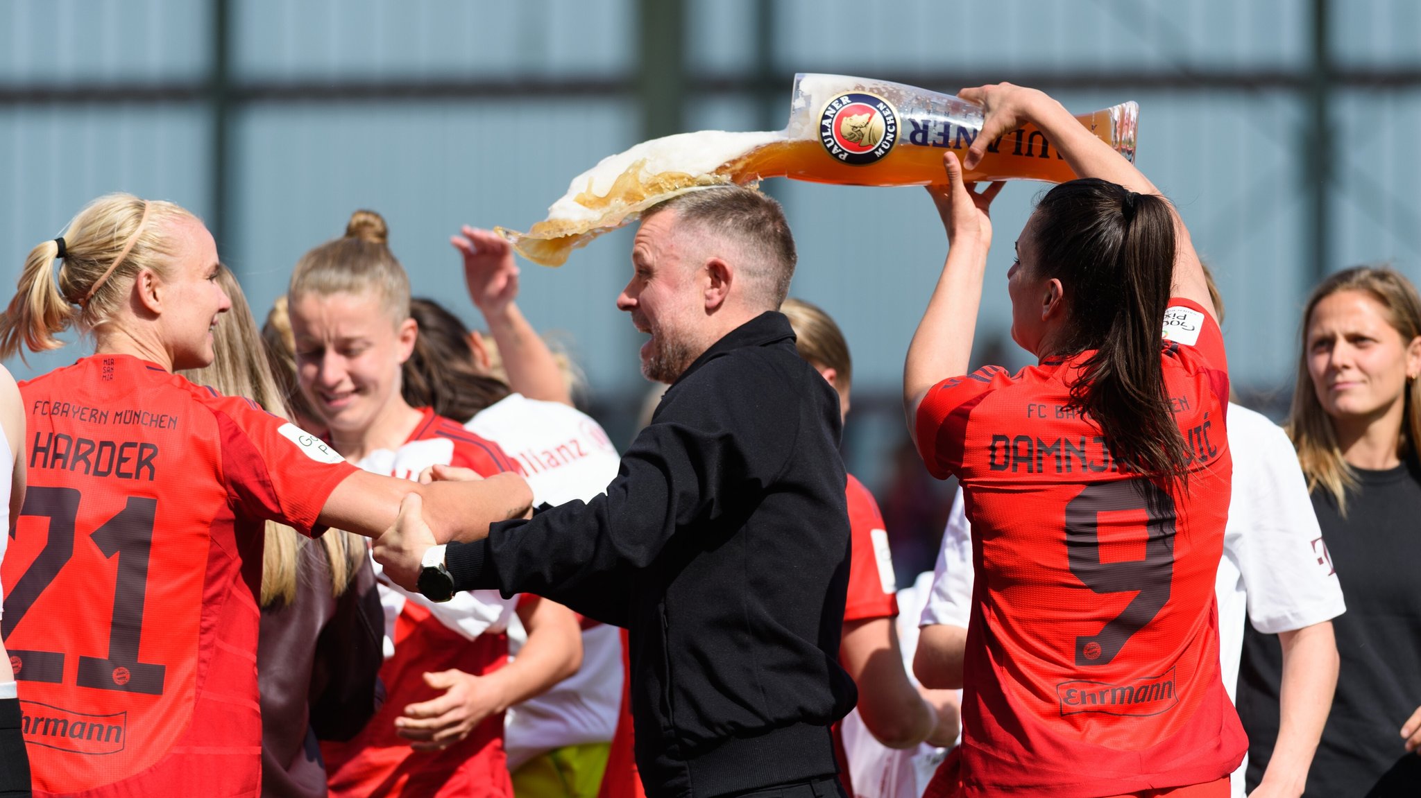 FC Bayern Frauen feiern die Meisterschaft
