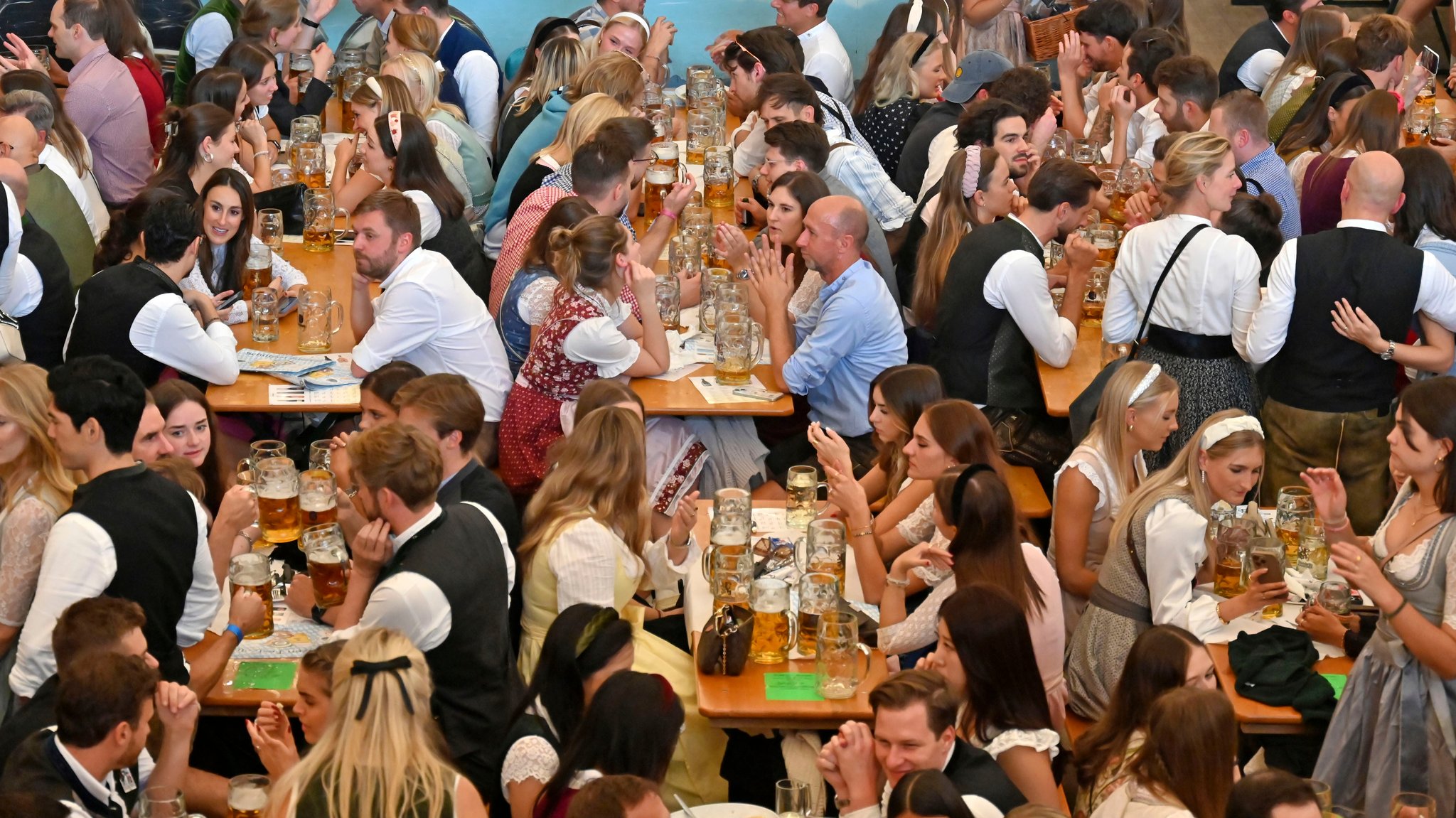 Wiesn-Grippe: Lohnt sich eine Grippe- oder Coronaimpfung? 