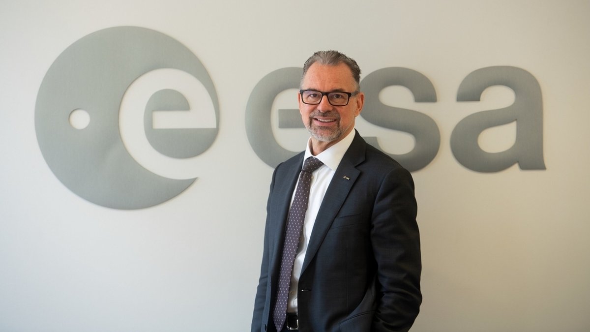 Josef Aschbacher, Generaldirektor der Europäischen Weltraumorganisation Esa, steht in der ESA-Zentrale in Paris.