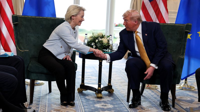 US-Präsident Donald Trump beim Treffen mit EU-Kommissionspräsidentin Ursula von der Leyen | Bild: REUTERS/Evelyn Hockstein US-Präsident Donald Trump beim Treffen mit EU-Kommissionspräsidentin Ursula von der Leyen