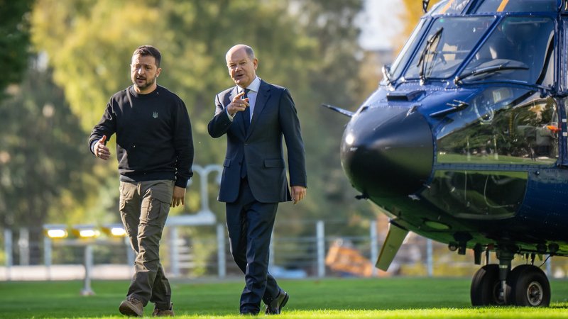 Bundeskanzler Olaf Scholz empfing den ukrainischen Präsidenten Wolodymyr Selenskyj in Berlin. | Bild: picture alliance/dpa | Michael Kappeler Bundeskanzler Olaf Scholz empfing den ukrainischen Präsidenten Wolodymyr Selenskyj in Berlin.