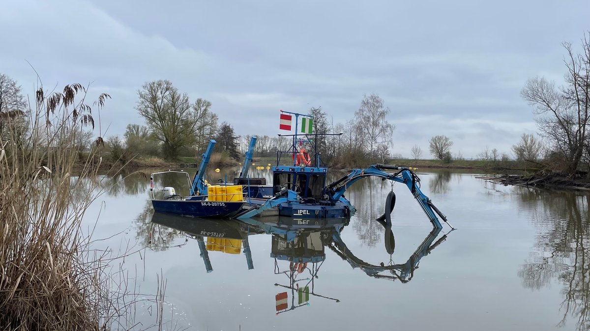 Saugbaggeer am Altmühlsee