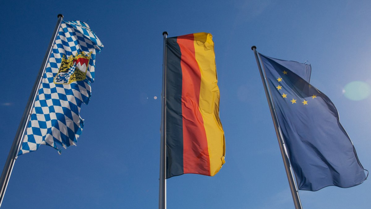 Pro & Contra: Hymnenpflicht an Schulen?