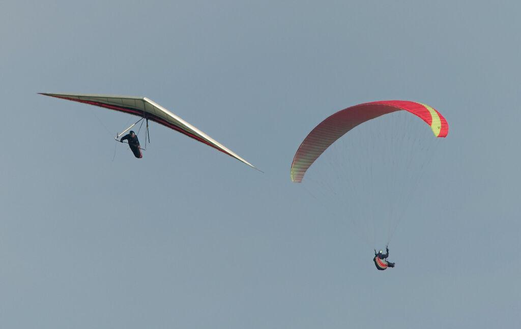 Gleitschirm- und Drachenflieger (Symbolbild)