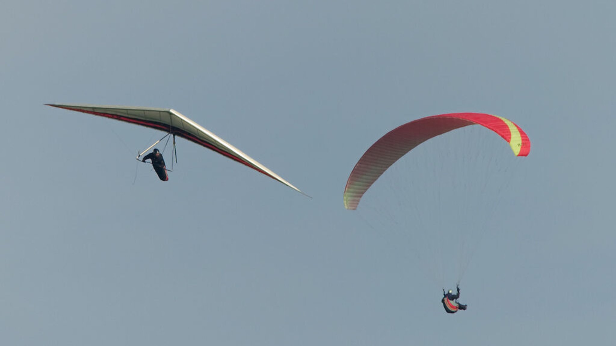 Gleitschirm- und Drachenflieger (Symbolbild)