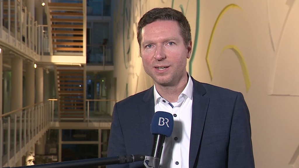 Florian Wiedemann, Landrat im Kreis Bayreuth, hat den Flüchtlingsgipfel verfolgt und gibt seine Einschätzung für die Region. | Bild: BR Florian Wiedemann, Landrat im Kreis Bayreuth, hat den Flüchtlingsgipfel verfolgt und gibt seine Einschätzung für die Region.