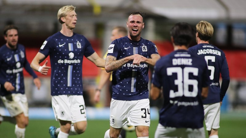 Patrick Hobsch bejubelt sein erstes Tor für den TSV 1860 München | Bild: picture-alliance/dpa Patrick Hobsch bejubelt sein erstes Tor für den TSV 1860 München