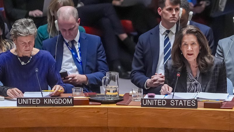 Dorothy Camille Shea spricht für die USA | Bild: pa/dpa/Selcuk Acar Dorothy Camille Shea spricht für die USA