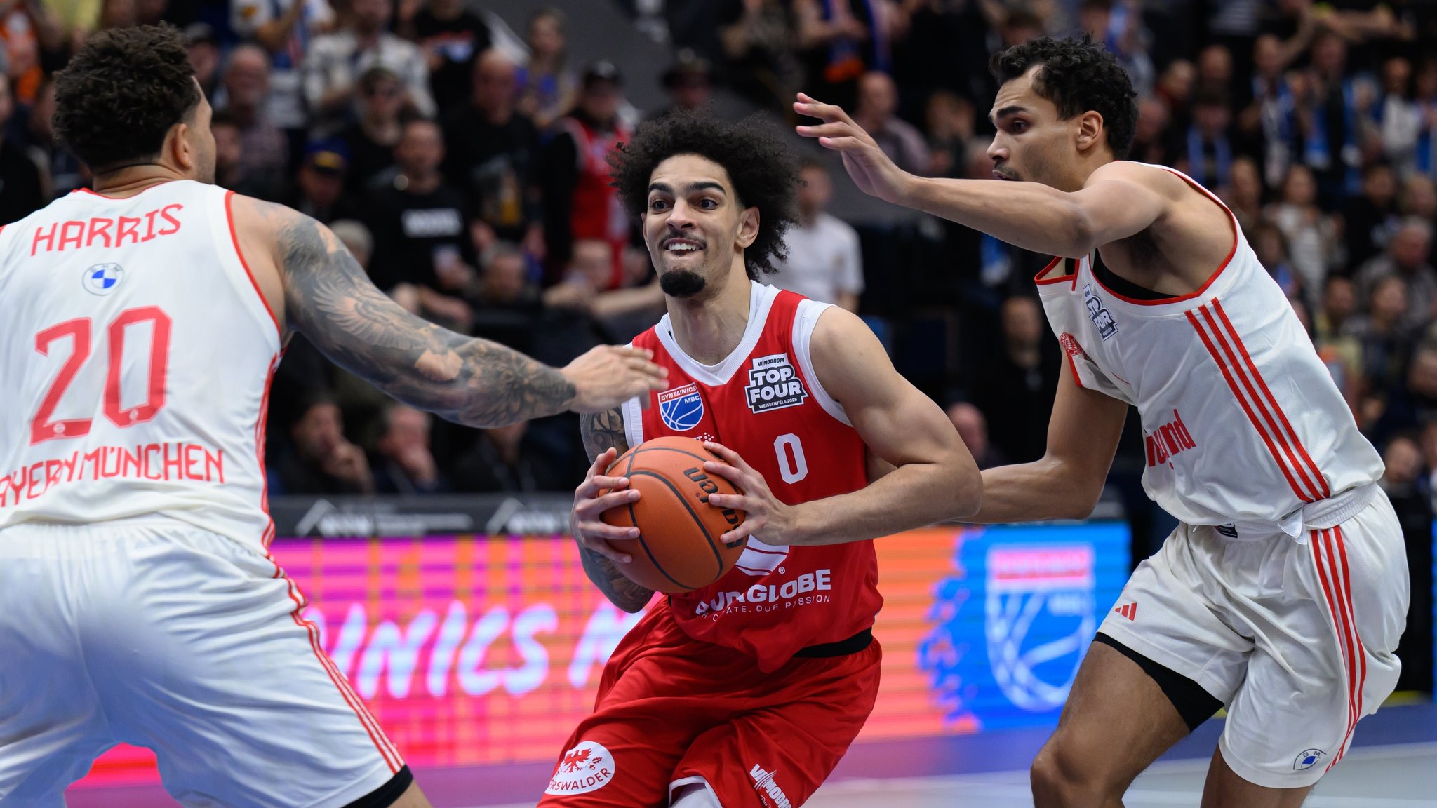 Spielszene FC Bayern Basketball - Syntainics MBC im Pokal-Halbfinale